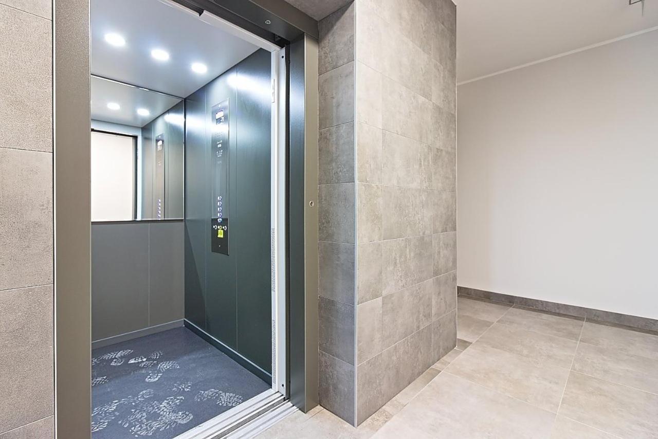 Varsovia 19 Parking Apartment